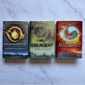 Divergent Trilogy: Divergent, Insurgent, Allegiant Hardcovers (by Veronica Roth)